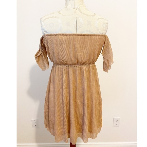 NWT Kimchi Blue Off The Shoulder Rose Gold Dress Holiday Party Size Small - Picture 8 of 13